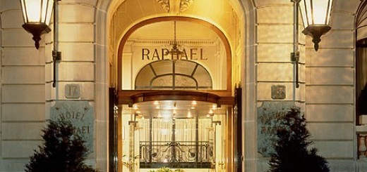 479px-Entrée_Hôtel_Raphael