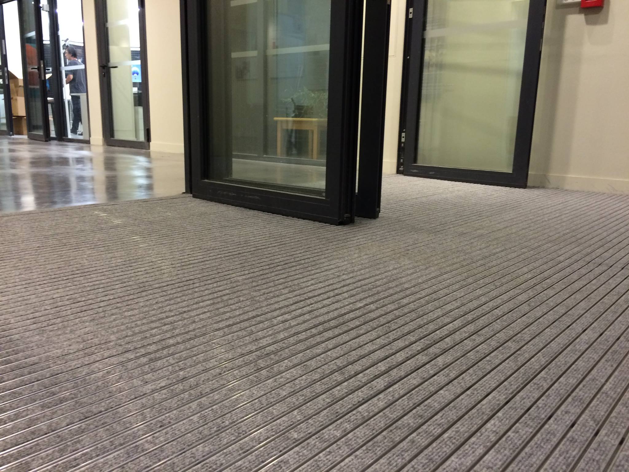 Tapis d'entrée sur-mesure encastrable et paillasson extérieur